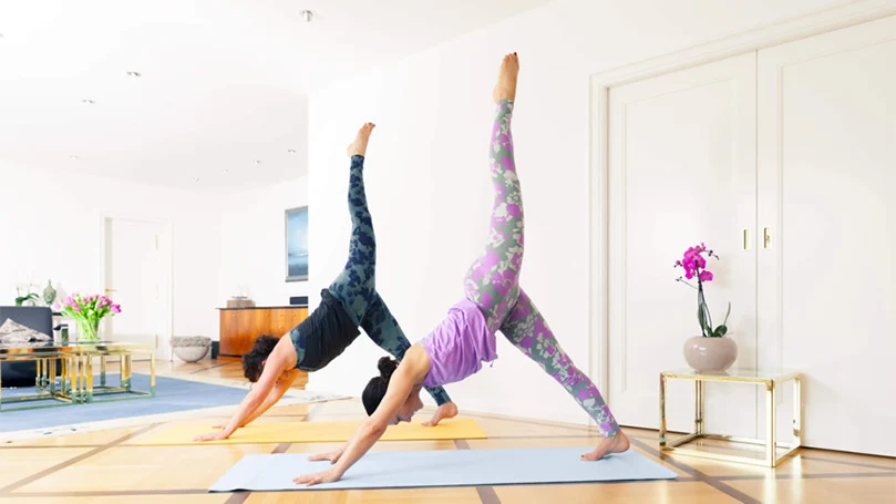 een afbeelding van vrouwen die sporten en yoga doen