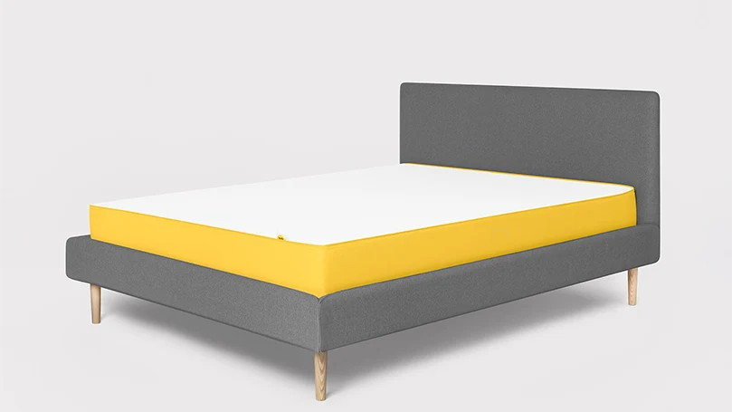 een afbeelding van een Eve originele matras op een Eve Tailored bedframe