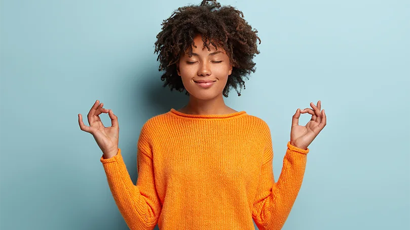 Een gezonde vrouw die regelmatig magnesium gebruikt