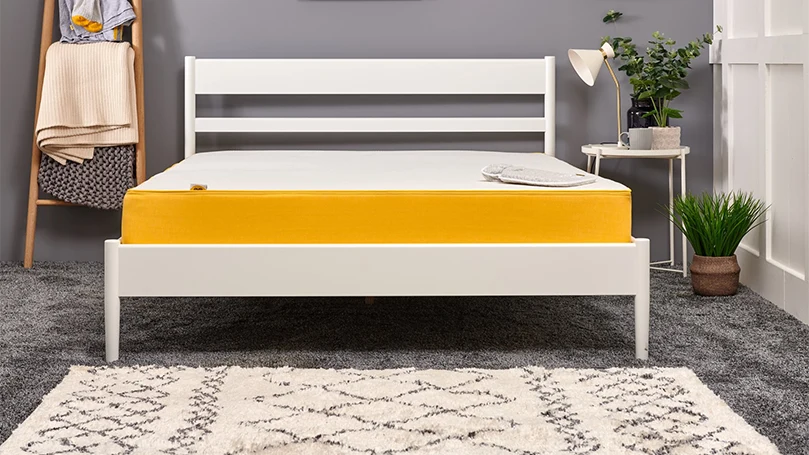 een afbeelding van het testproces van het eve sleep minimal bedframe