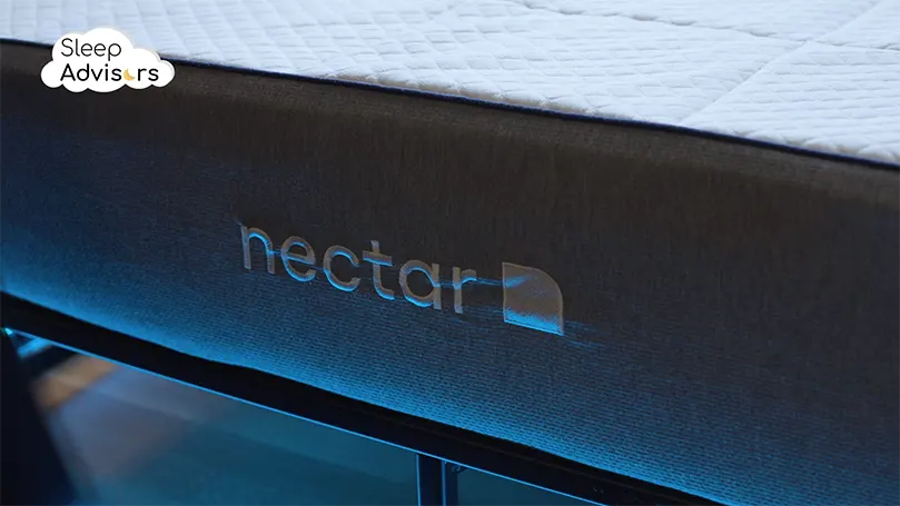 een close shot van nectar traagschuim matras