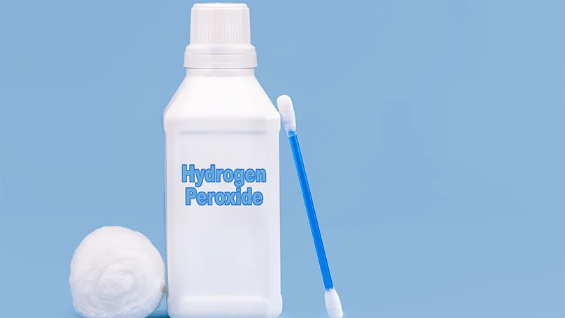 een plastic bak met waterstofperoxide