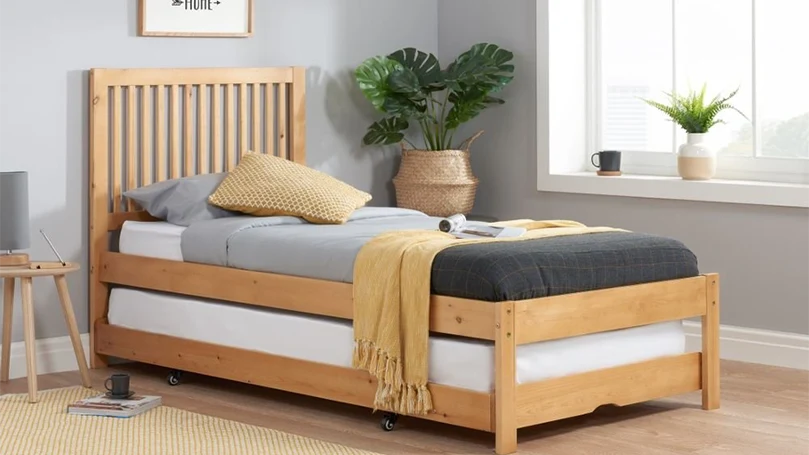 een beeld van Buxton grenen houten gastenbed frame