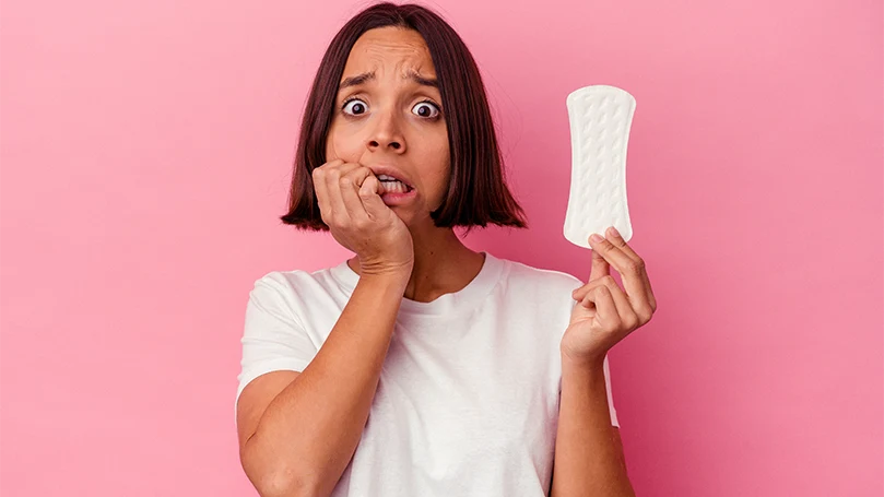 een afbeelding van een vrouw die lijdt aan angst na de bevalling