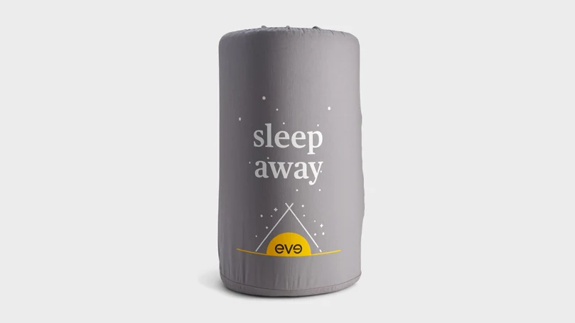 een beeld van Eve sleep away matras opgerold en ingepakt