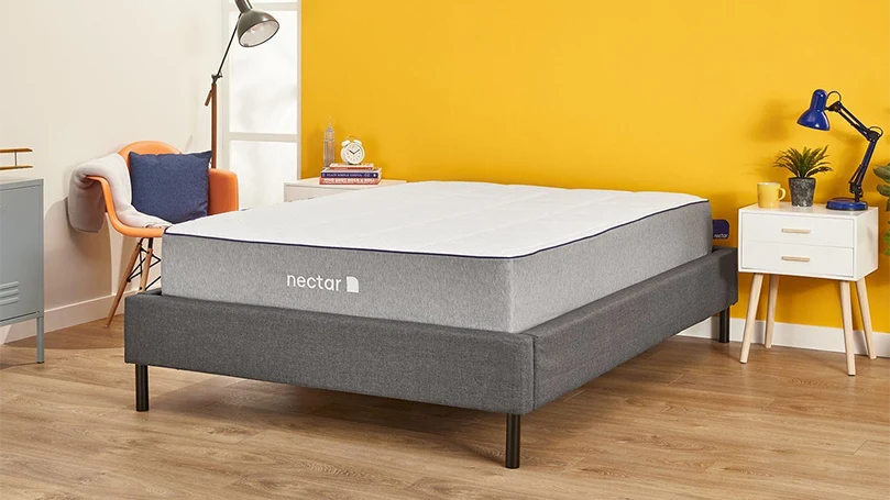 Nectar Platform Bedframe met Nectar matras.