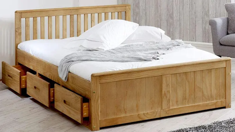 Een afbeelding van Happy Beds Mission Houten Massief Gewaxt Grenen Opbergbed.