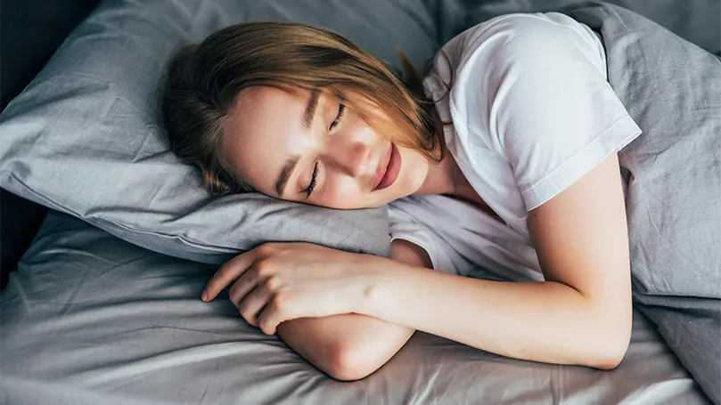 Een afbeelding van een goed slapende vrouw