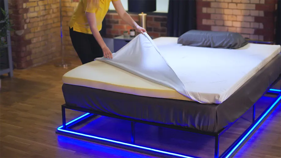 Onze recensent ritst de silentnight impress traagschuim matras topper open